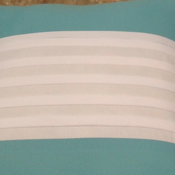 NWOT teal blue accent pillow with white pleats. - Picture 3 of 5